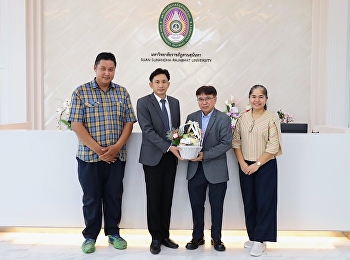 รับมอบกระเช้าแสดงความยินดีจาก
คณบดีวิทยาลัยการจัดการอุตสาหกรรมบริการ