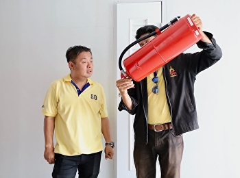 ตรวจสภาพถังดับเพลิงภายในอาคารหอพักนักศึกษา