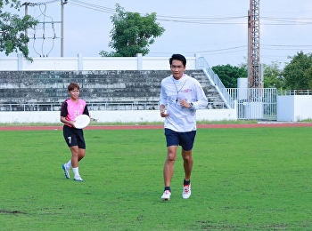 Tuesday, 4 November 2025 “With a disc in
hand, but only you in my heart!”  The
Suan Sunandha Rajabhat University
Ultimate Frisbee Team continued their
intensive training at the area beneath
the grandstand classrooms on the 2nd
floor of the Sports