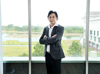 ผู้ช่วยศาสตราจารย์ ดร.แก่นเพชร
ศรานนทวัฒน์
แล้วมารู้จักกับวิทยาเขตนครปฐม
“มหาวิทยาลัยรีสอร์ท”