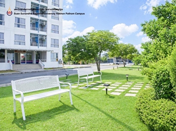 Serving you more beautiful vibes  Even
though the weather is hot, the beauty is
still all around