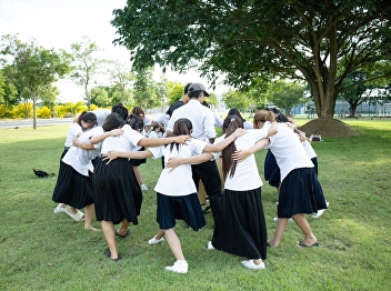 The atmosphere of the cheer rehearsal by
students from the Air Cargo Management
Program, College of Logistics and Supply
Chain, was filled with joy, laughter,
and the spirit of unity.