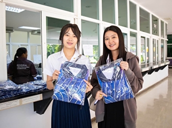 ภาพบรรยากาศการรับเสื้อ Freshy
ของนักศึกษาชั้นปีที่ 1
โดยองค์การนักศึกษา
มหาวิทยาลัยราชภัฏสวนสุนันทา
วิทยาเขตนครปฐม ณ บริเวณชั้น 1
อาคารวิทยาลัยการจัดการอุตสาหกรรมและบริการ